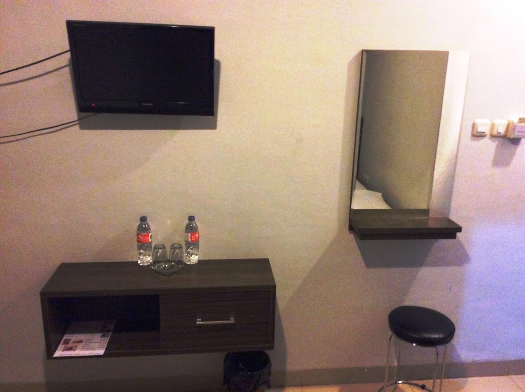 Hotel Diamond Makassar Room photo