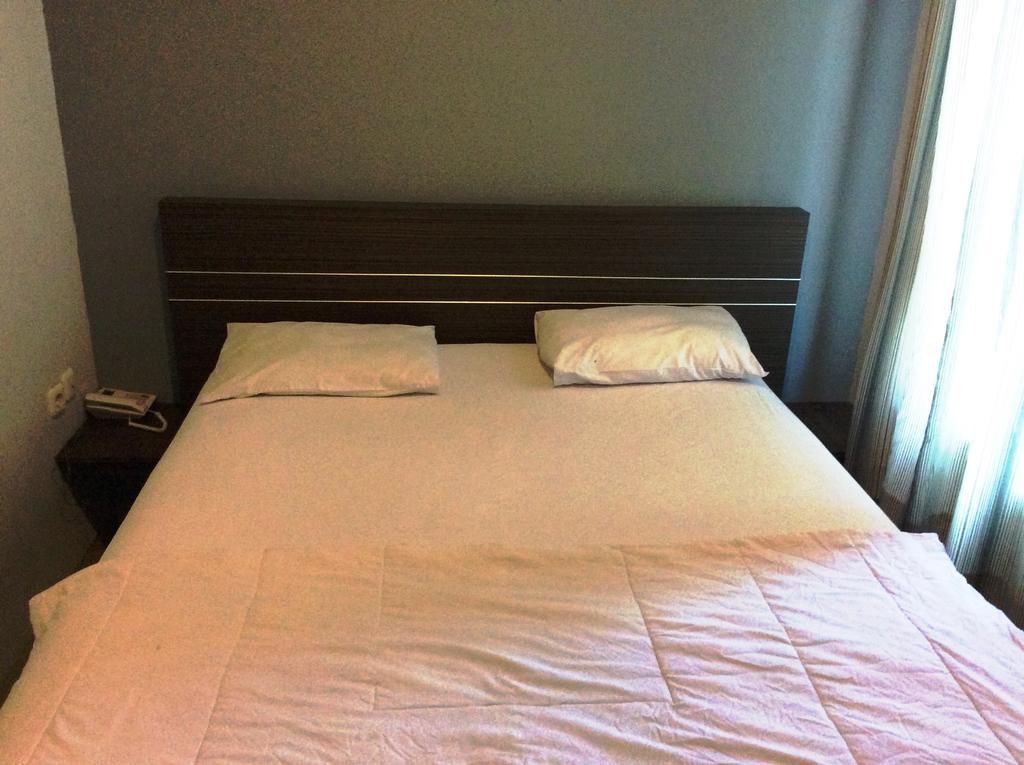 Hotel Diamond Makassar Room photo