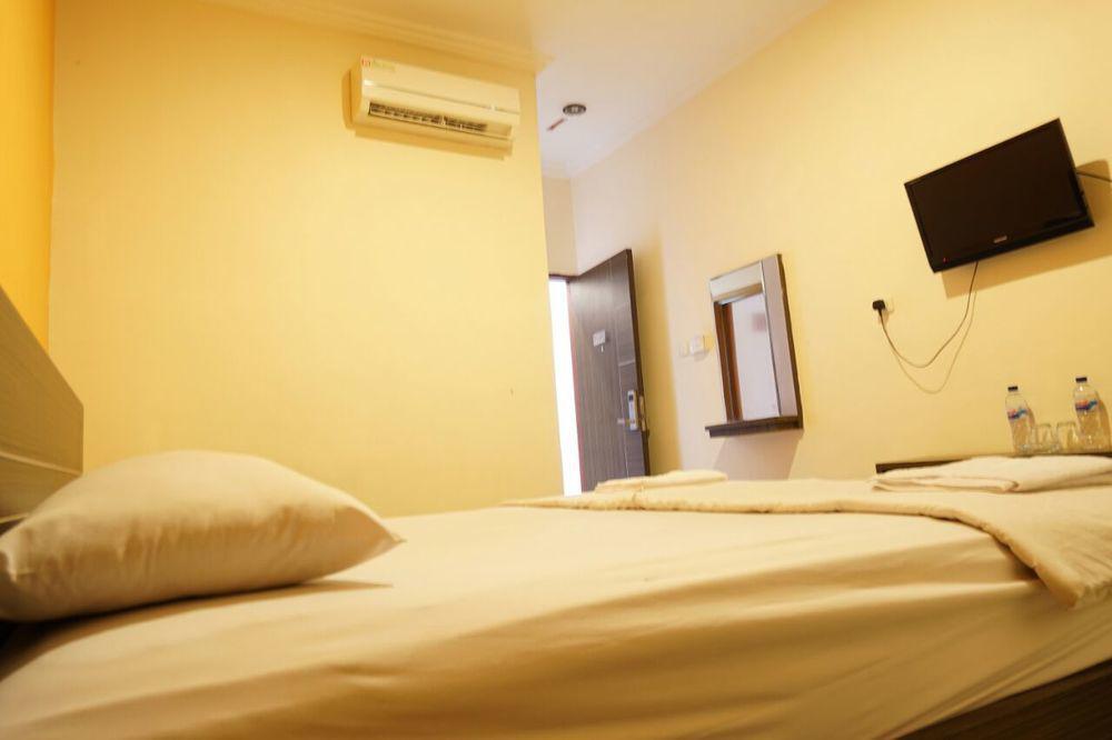 Hotel Diamond Makassar Exterior photo