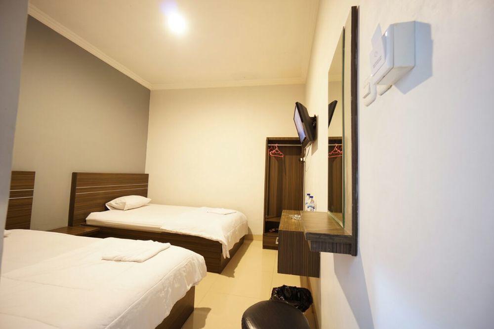 Hotel Diamond Makassar Exterior photo